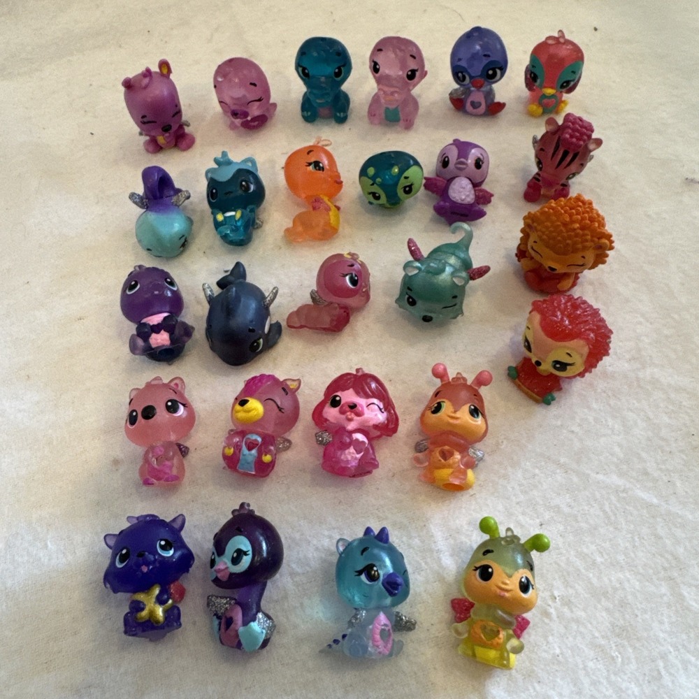 Hatchimals Colleggtibles Lot 26 Pieces Glitter Eyes Assorted Figures Collectible